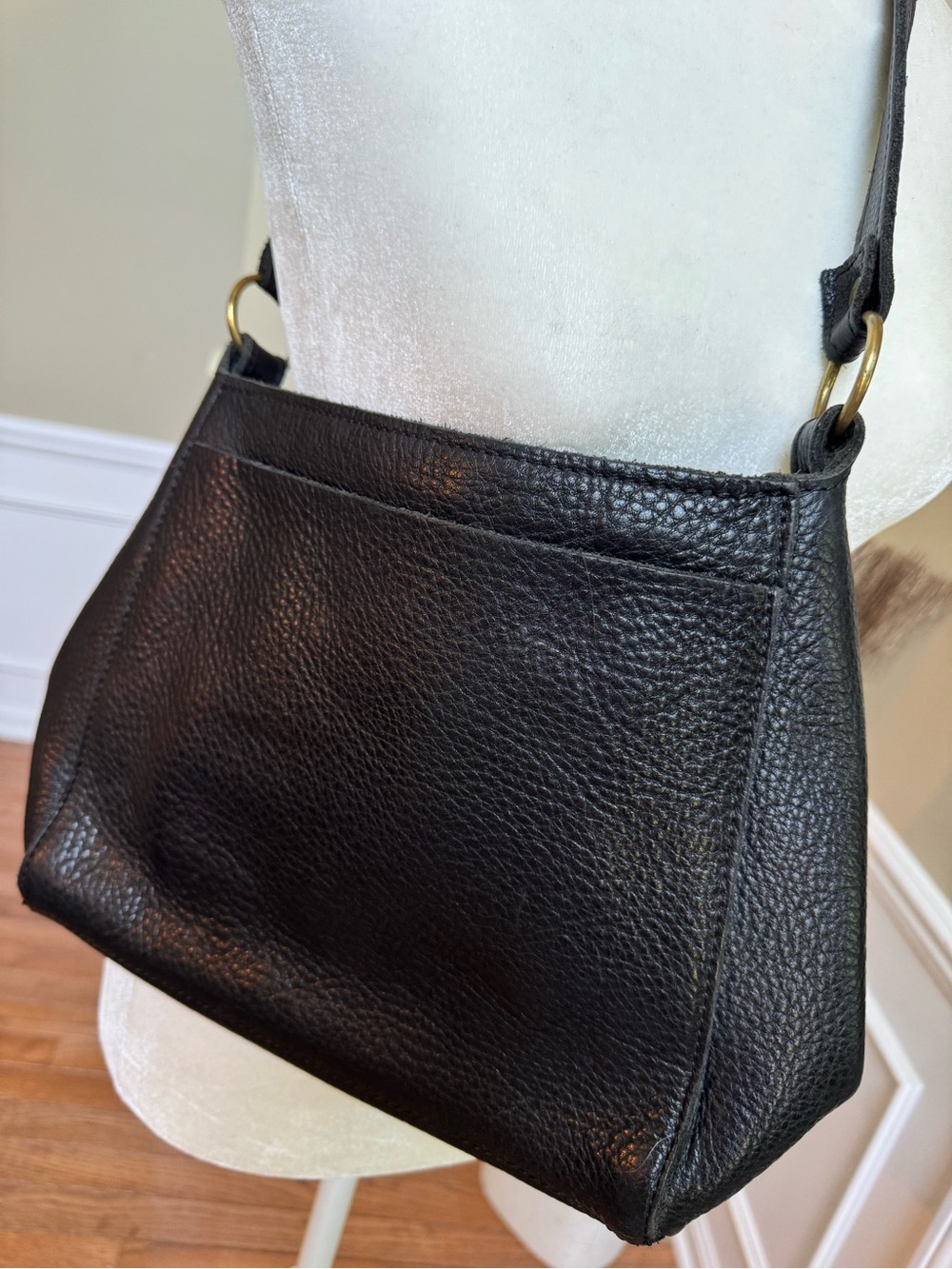 Portland Leather Pebbled Black Triangle Shoulder Bag - Picture 2 of 7